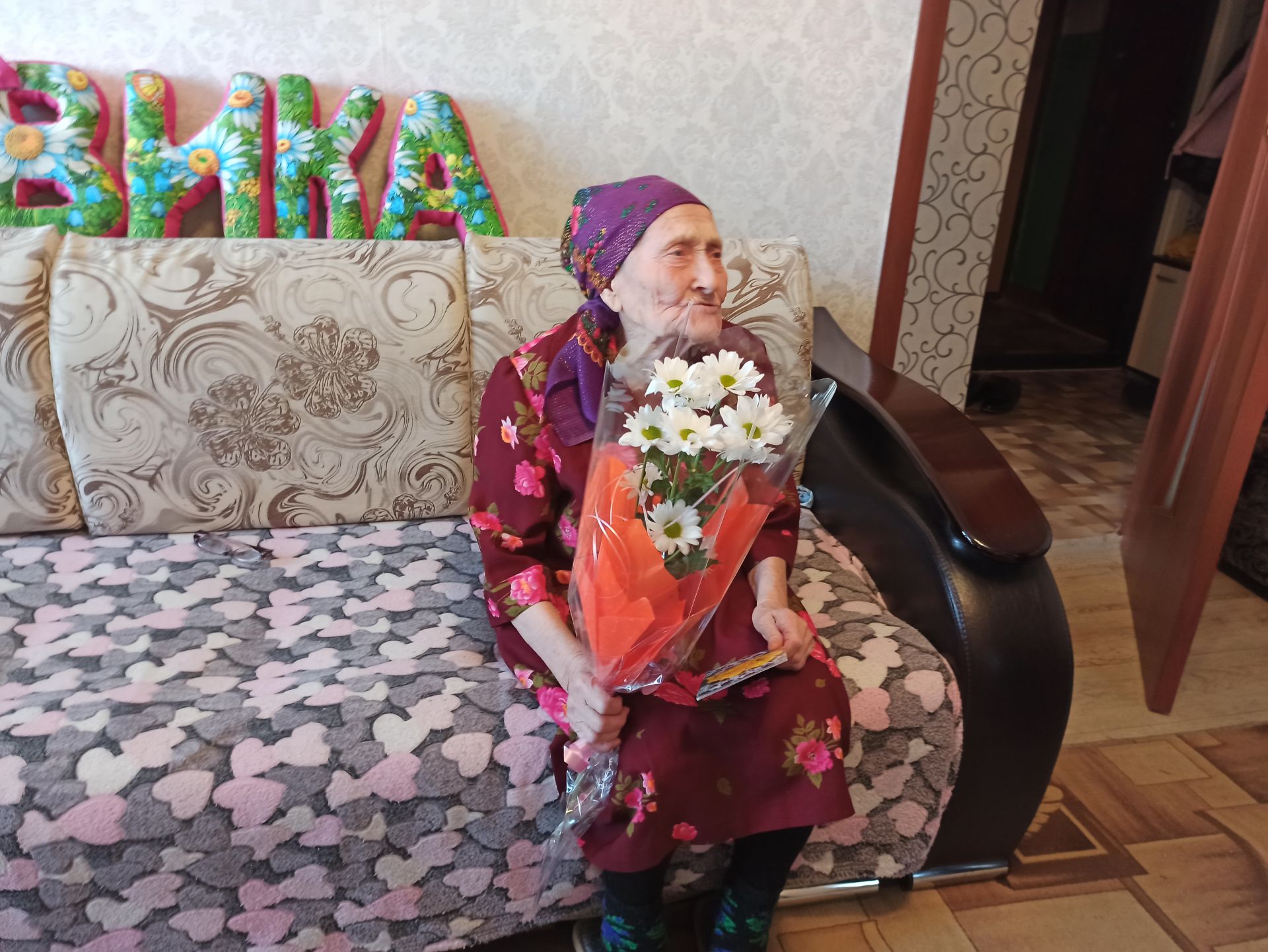 Поздравления с 90-летием принимала труженица тыла из Чистополя Анна Аткишкина