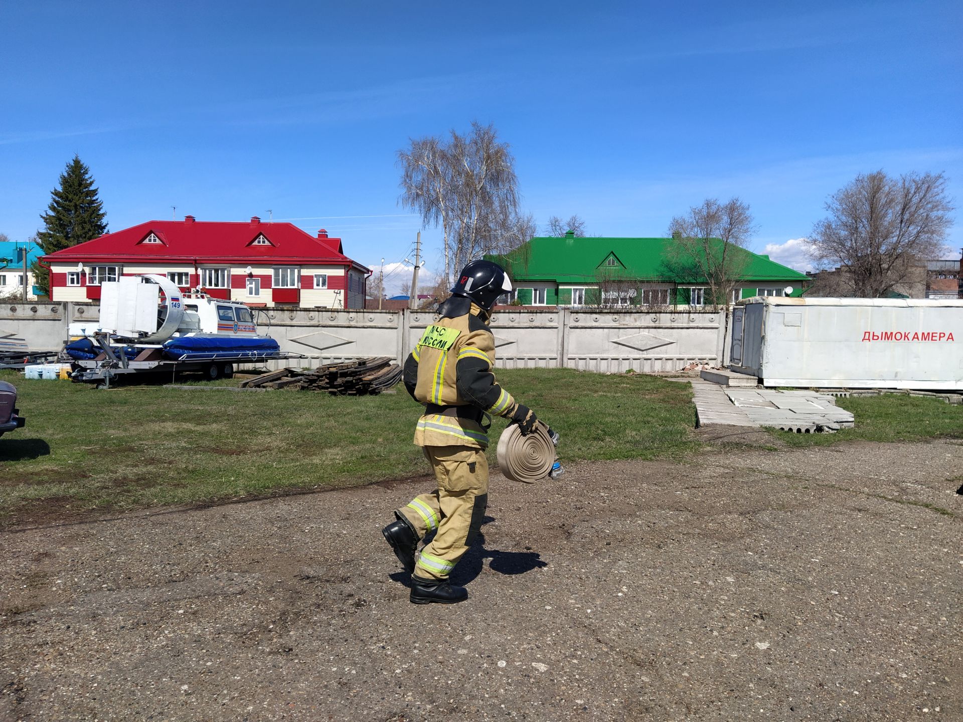 Чистопольские пожарные познакомили школьников с особенностями своей работы