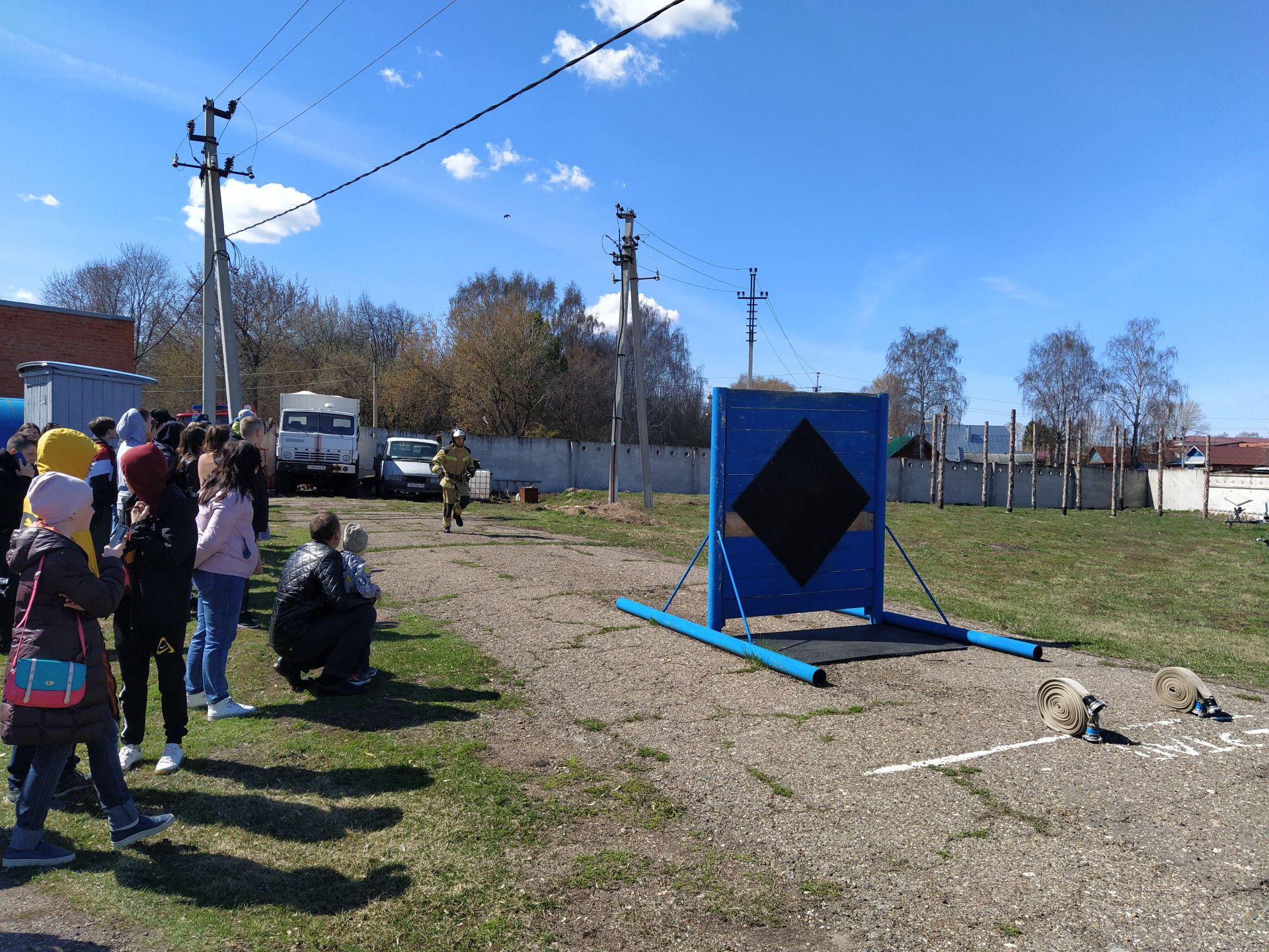 Чистопольские пожарные познакомили школьников с особенностями своей работы