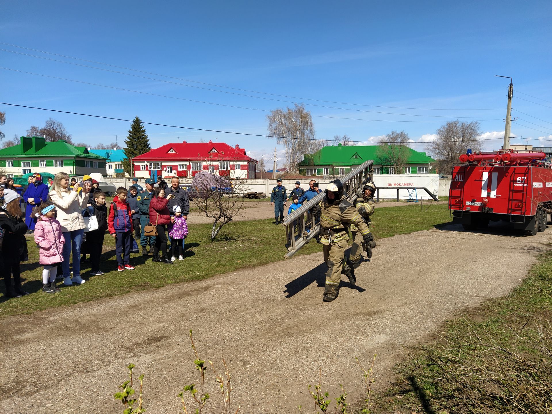 Чистопольские пожарные познакомили школьников с особенностями своей работы