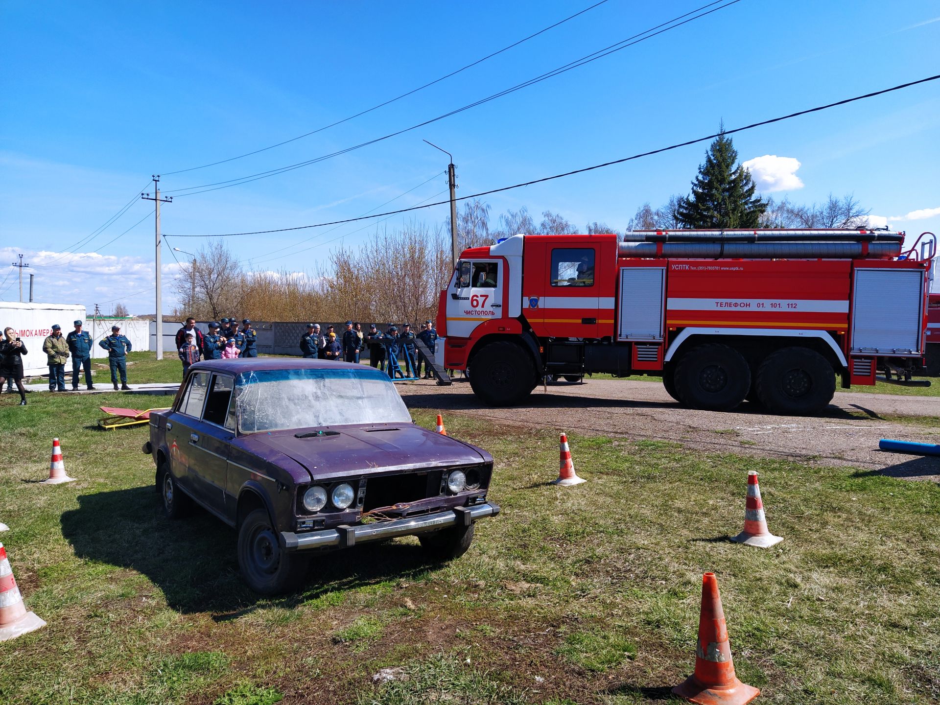 Чистопольские пожарные познакомили школьников с особенностями своей работы