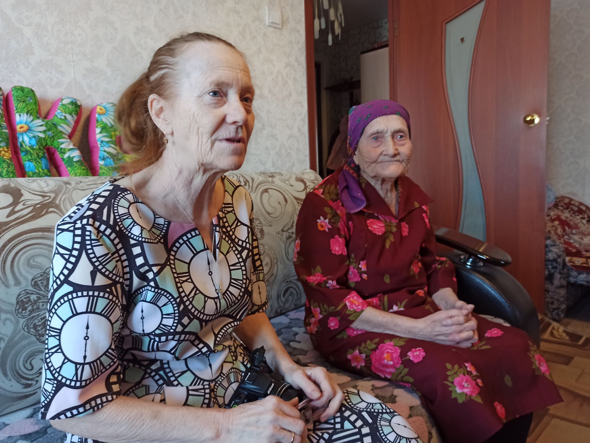 Поздравления с 90-летием принимала труженица тыла из Чистополя Анна Аткишкина