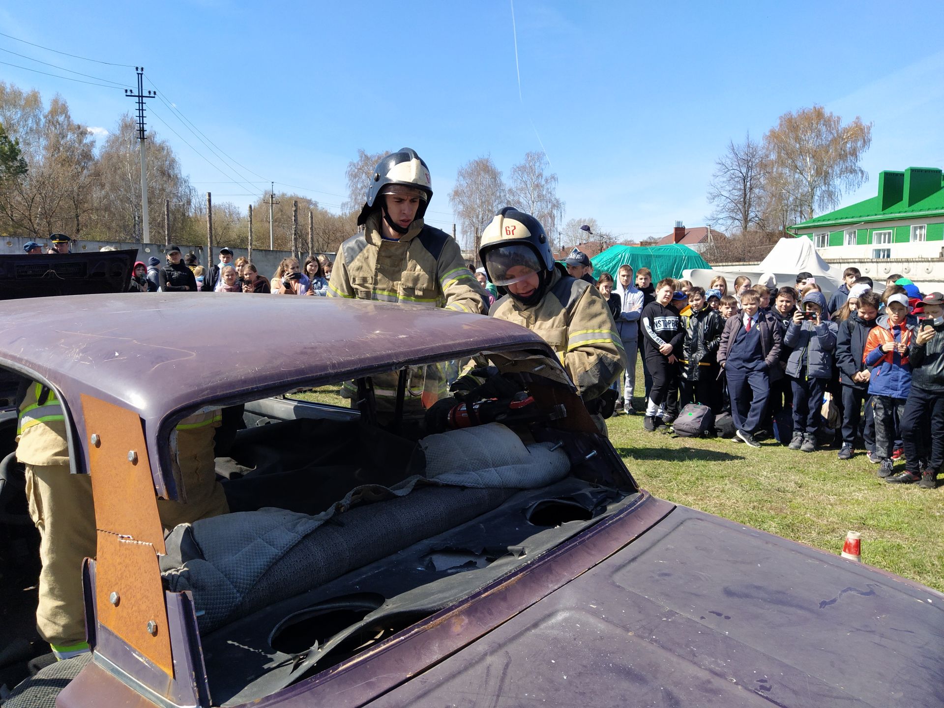 Чистопольские пожарные познакомили школьников с особенностями своей работы