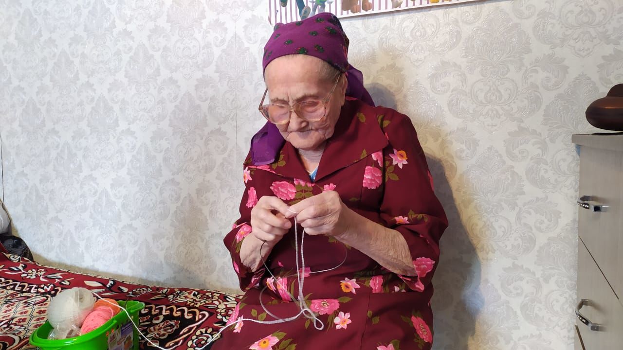 Поздравления с 90-летием принимала труженица тыла из Чистополя Анна Аткишкина