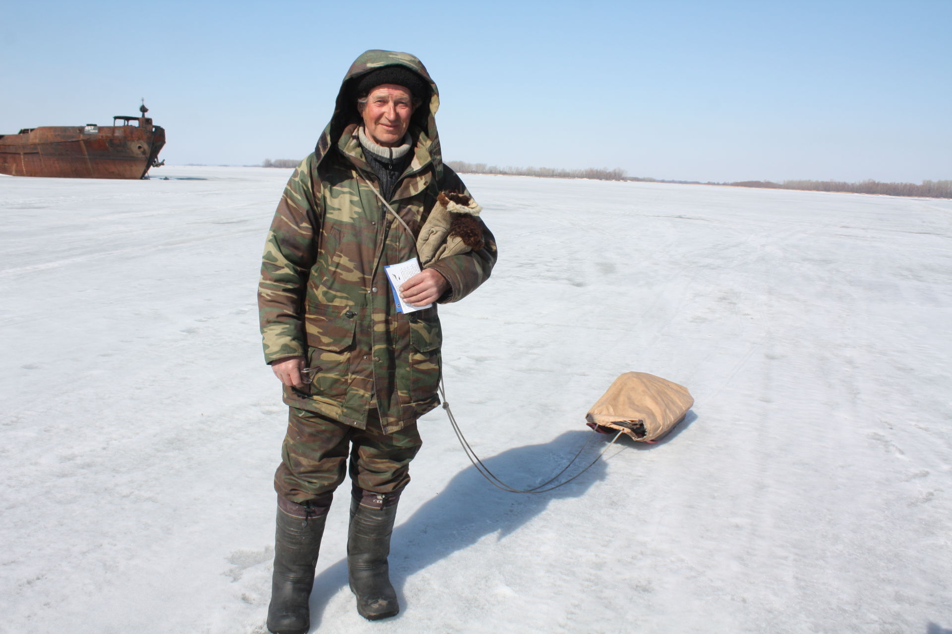 Чистопольских рыбаков предупредили об опасности рыхлого льда (Фоторепортаж)