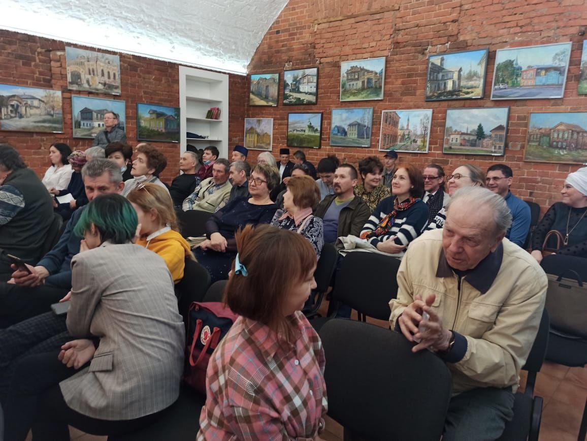 Художники из разных городов страны запечатлели на своих картинах исторические здания Чистополя