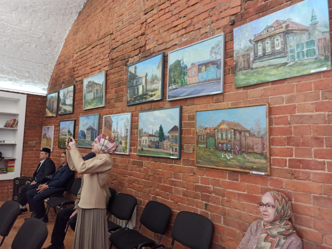 Художники из разных городов страны запечатлели на своих картинах исторические здания Чистополя