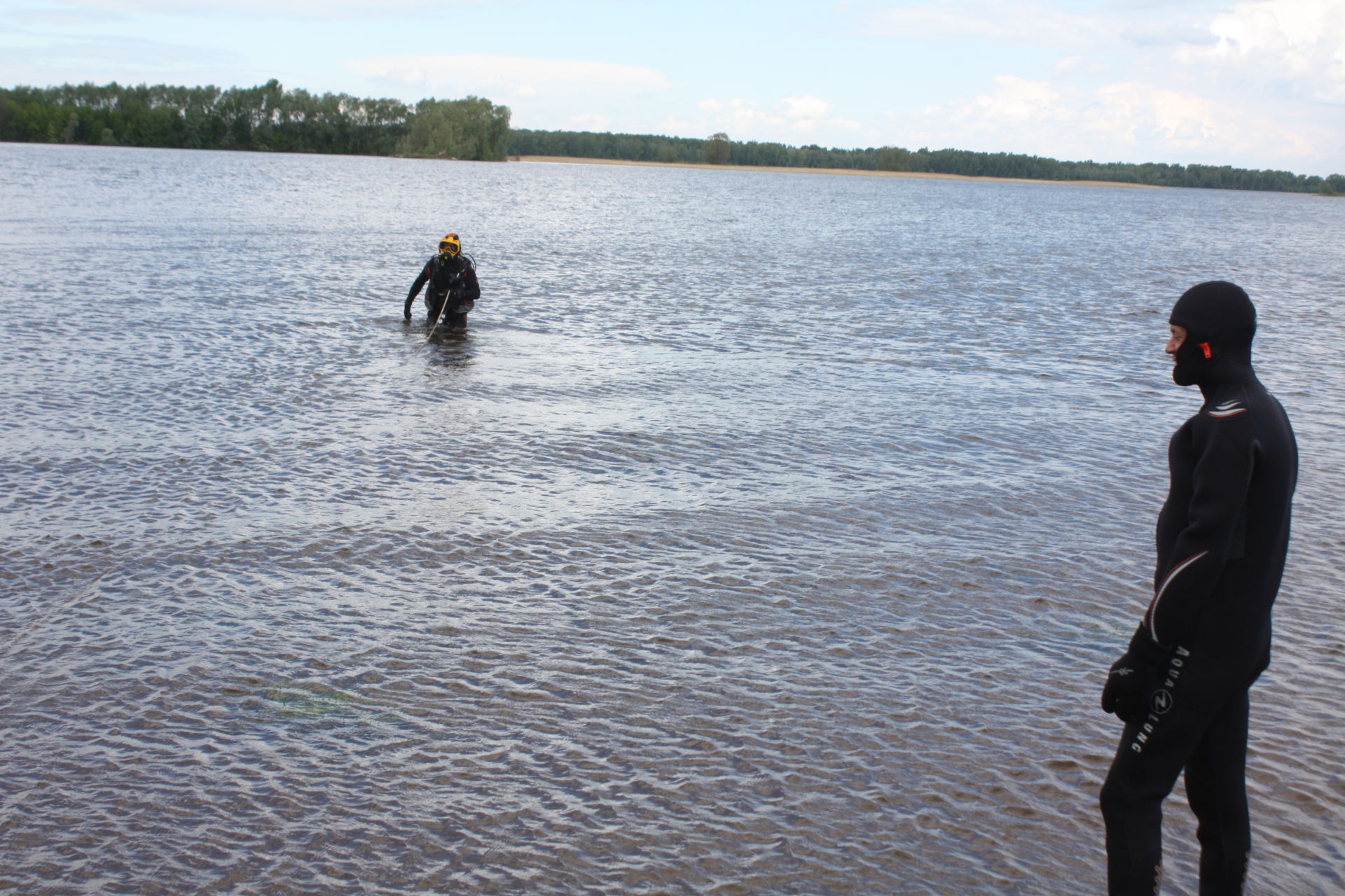 Водолазы очистили от мусора дно Камы городского пляжа Чистополя