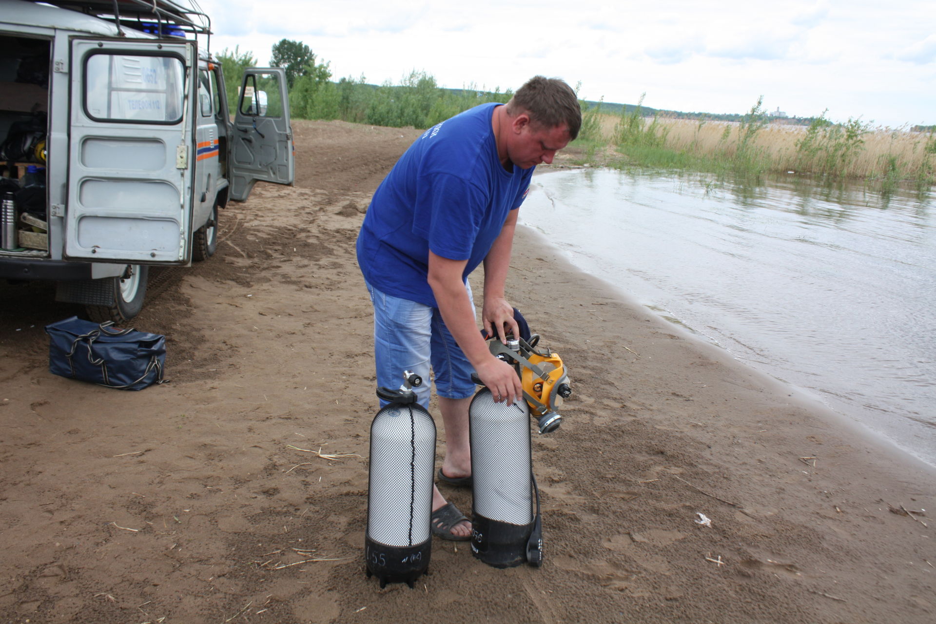 Водолазы очистили от мусора дно Камы городского пляжа Чистополя