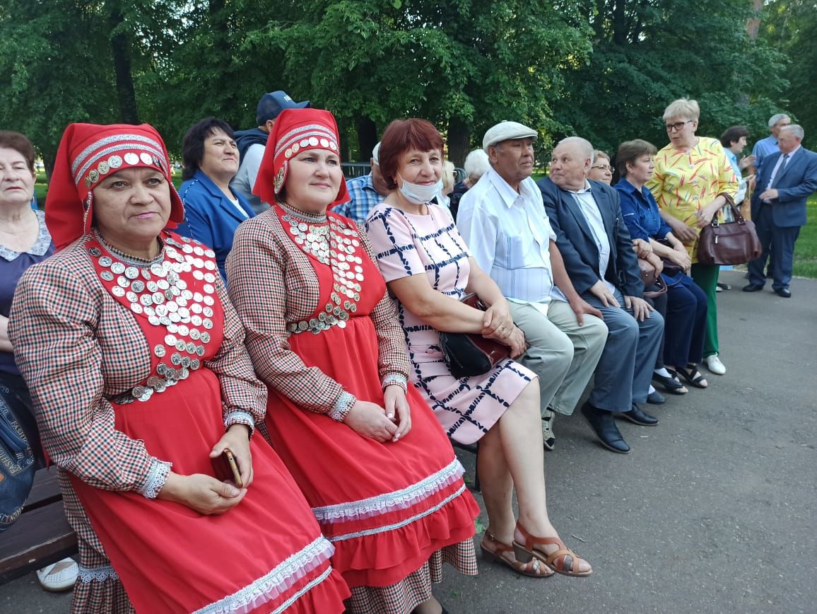 Месячник  кряшенской культуры в Чистополе завершился зажигательным концертом под открытым небом (фоторепортаж)