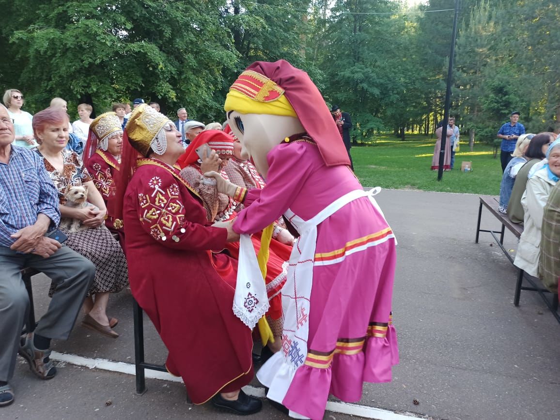 Месячник  кряшенской культуры в Чистополе завершился зажигательным концертом под открытым небом (фоторепортаж)