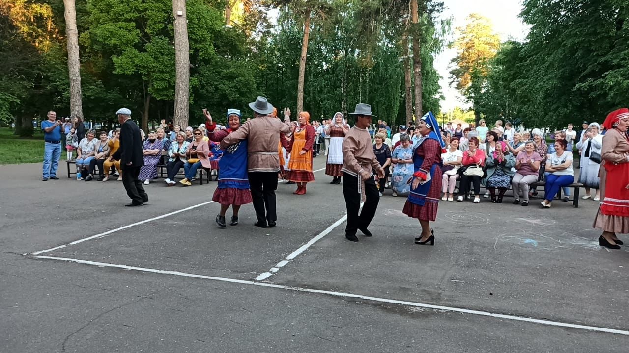 Месячник  кряшенской культуры в Чистополе завершился зажигательным концертом под открытым небом (фоторепортаж)