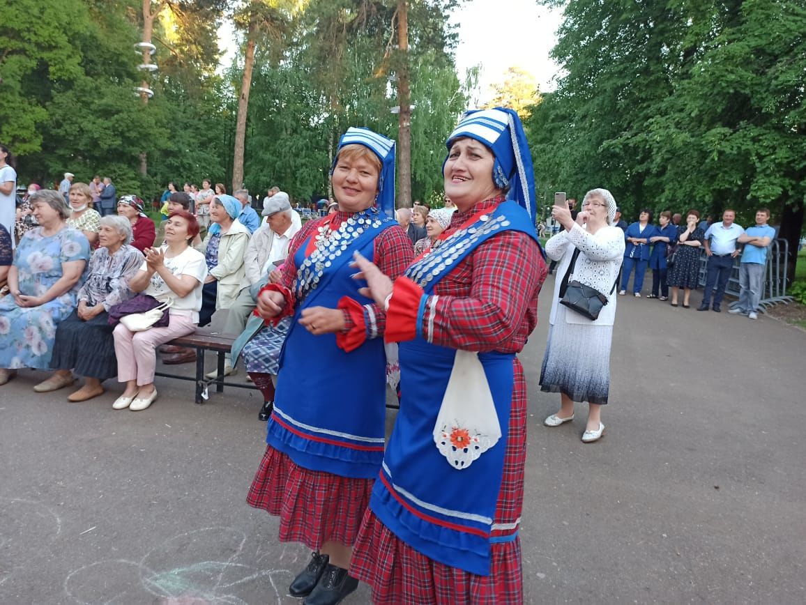 Месячник  кряшенской культуры в Чистополе завершился зажигательным концертом под открытым небом (фоторепортаж)