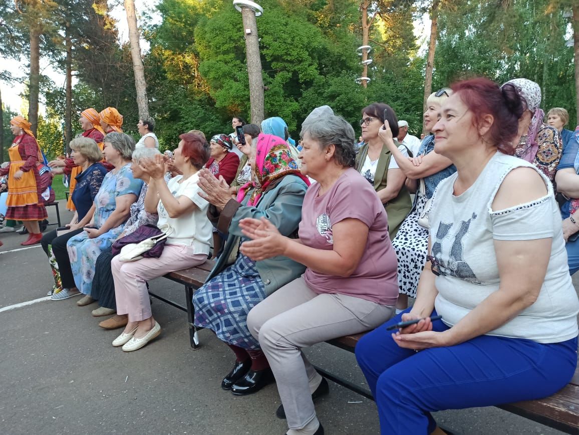 Месячник  кряшенской культуры в Чистополе завершился зажигательным концертом под открытым небом (фоторепортаж)