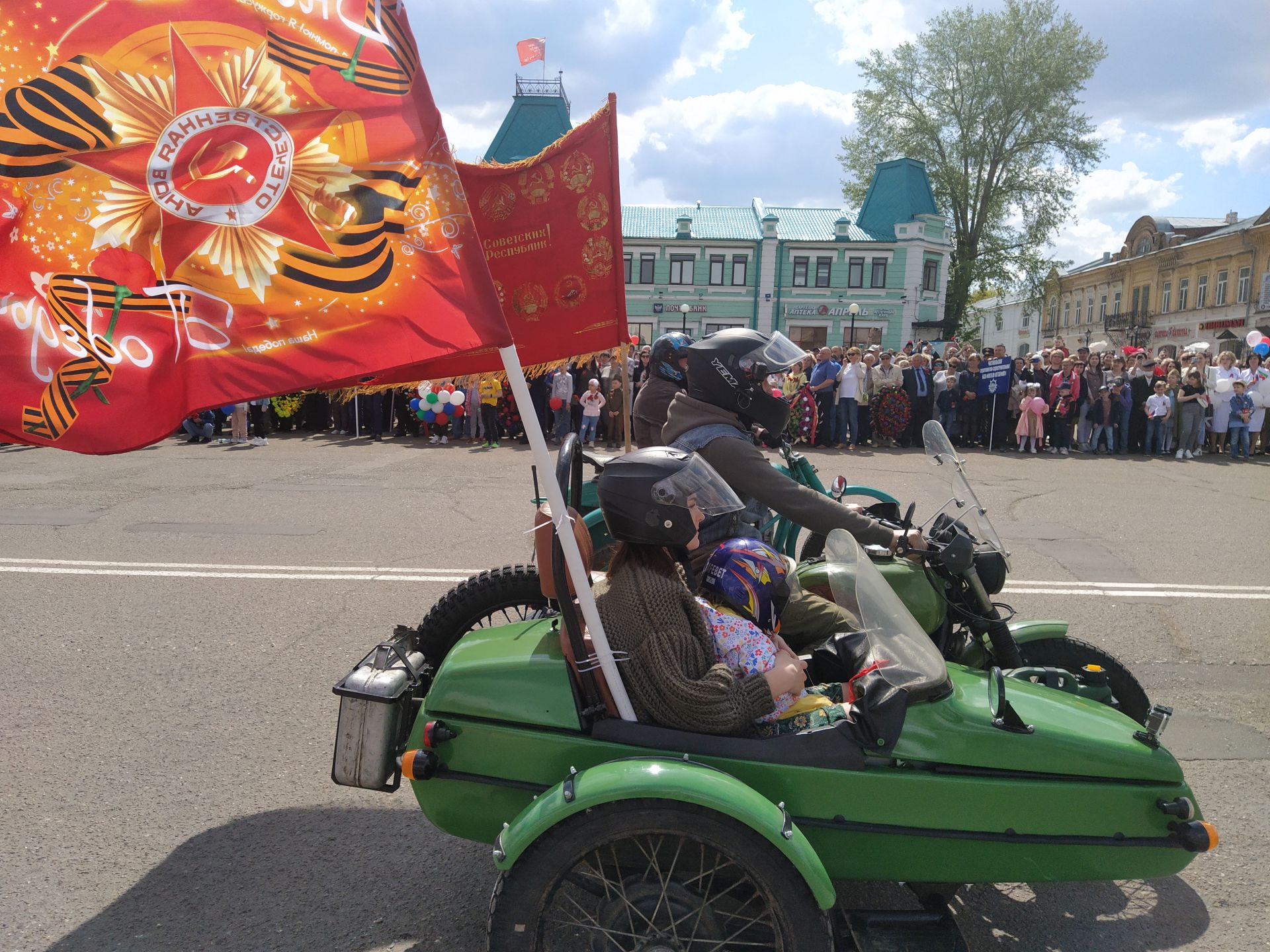 В Чистополе отпраздновали 76 годовщину Великой Победы (ФОТОРЕПОРТАЖ)