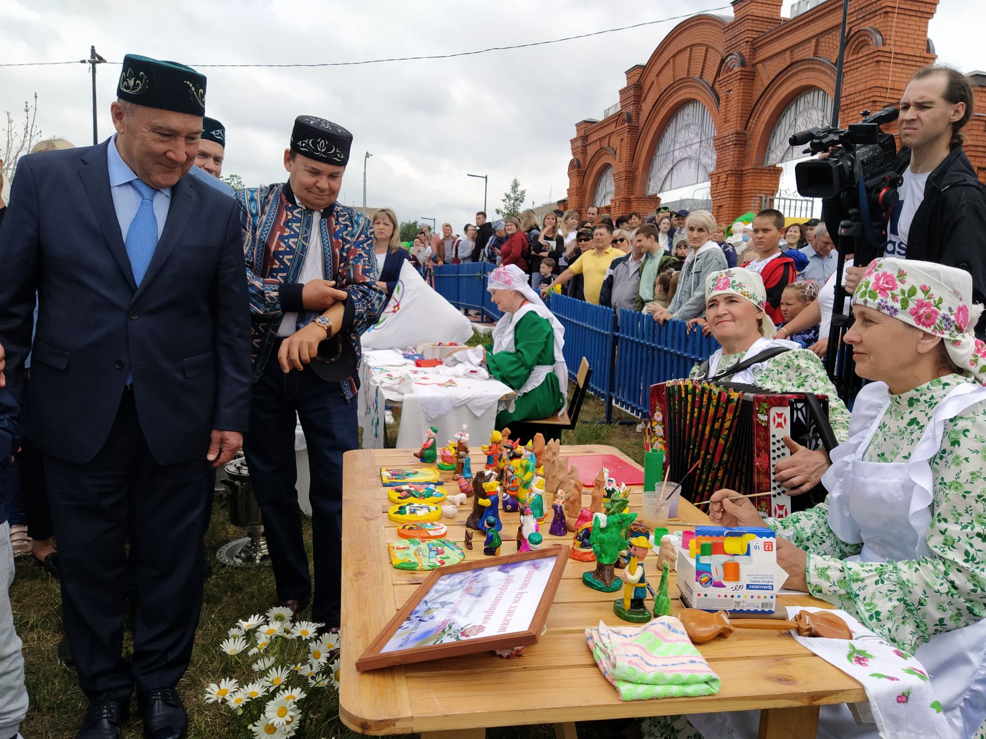 Гости чистопольского Сабантуя посетили национальные подворья