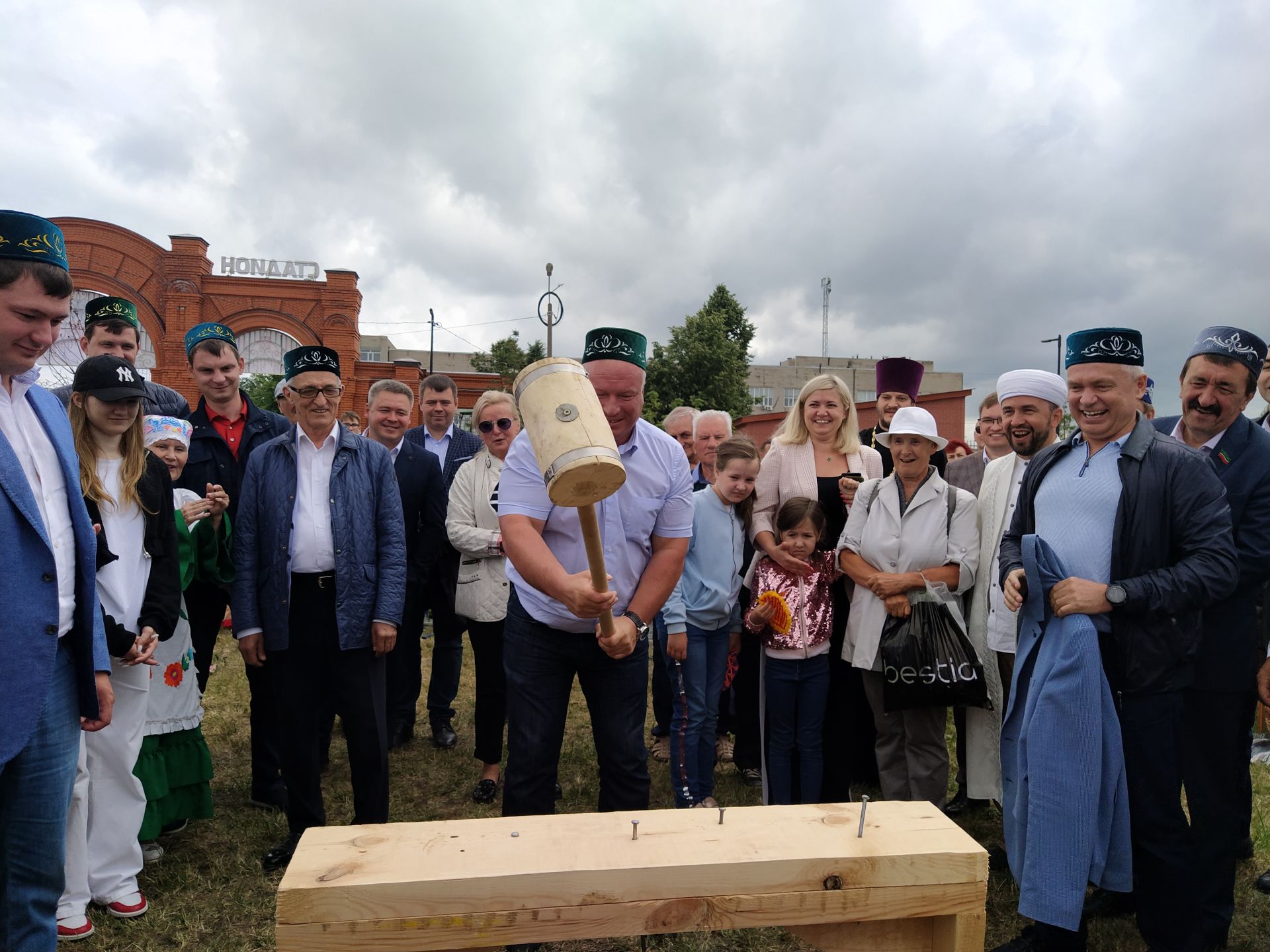 Гости чистопольского Сабантуя посетили национальные подворья