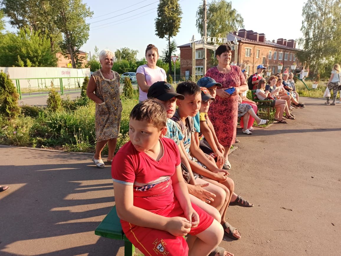 В сквере Любви и согласия в Чистополе звучали песни военных лет (фоторепортаж)