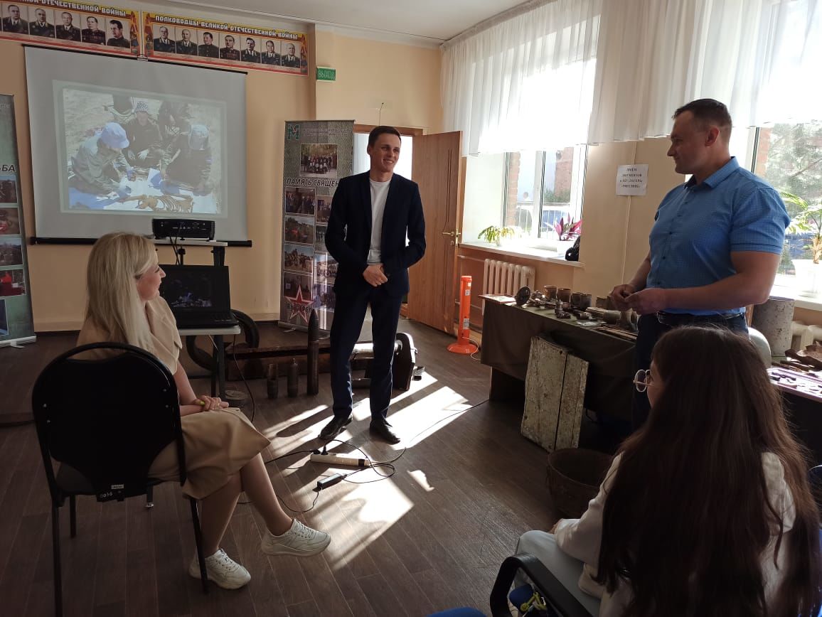 Чистопольцам показали находки, обнаруженные поисковиками во время экспедиции «Вахта Памяти-2021»