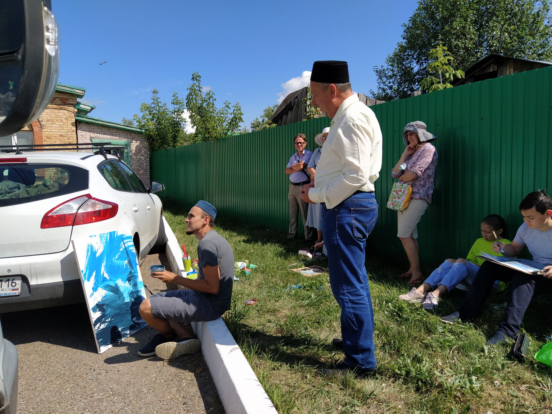 Казанский художник представил передвижную выставку в Чистополе