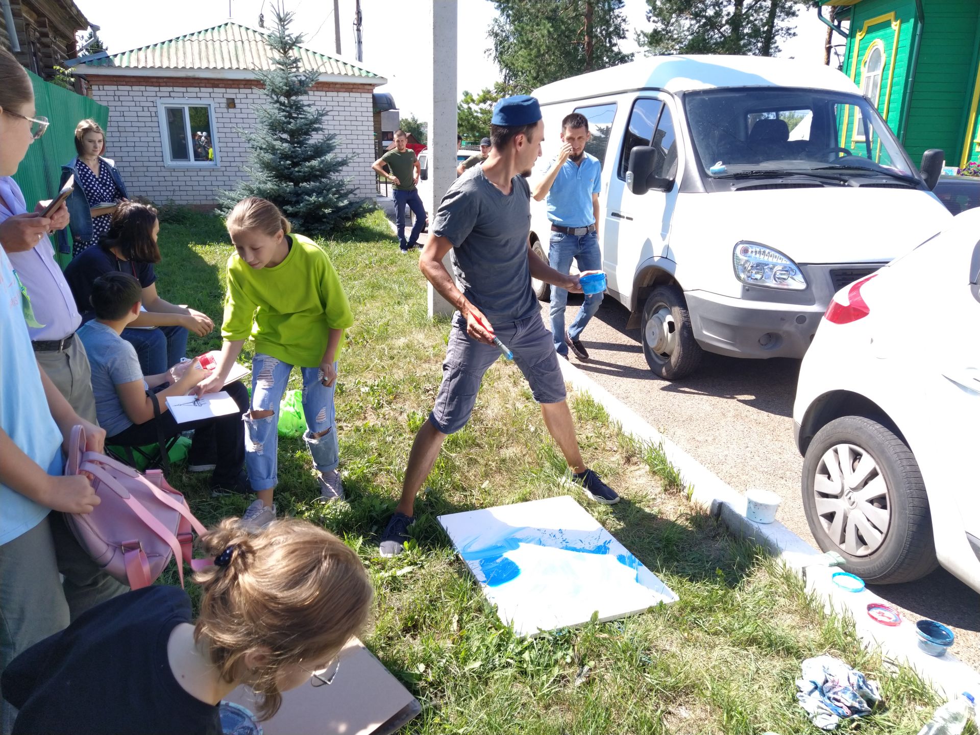 Казанский художник представил передвижную выставку в Чистополе