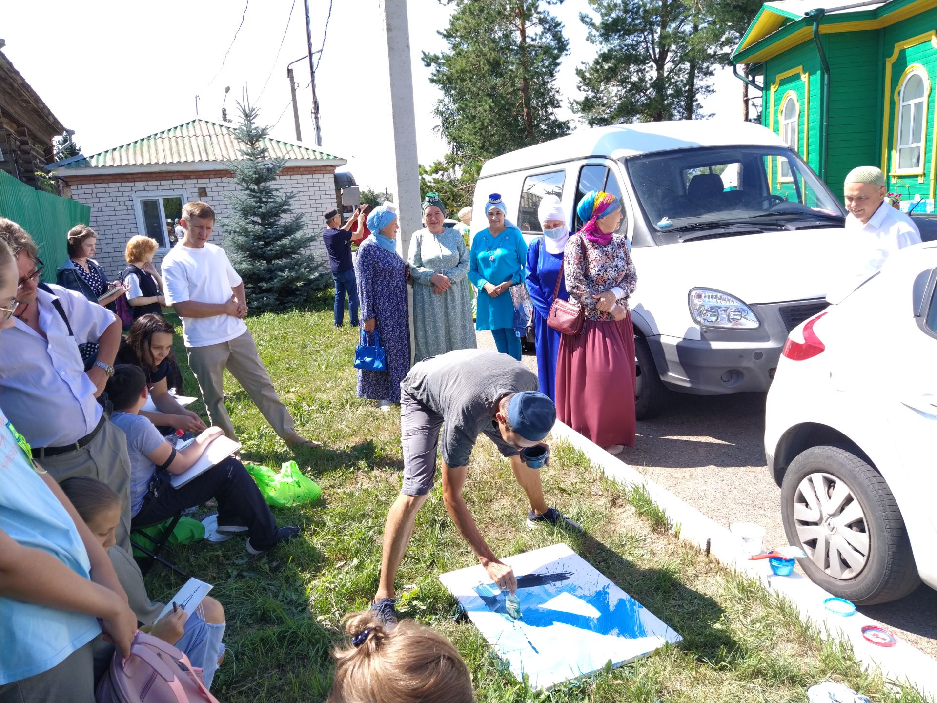 Казанский художник представил передвижную выставку в Чистополе