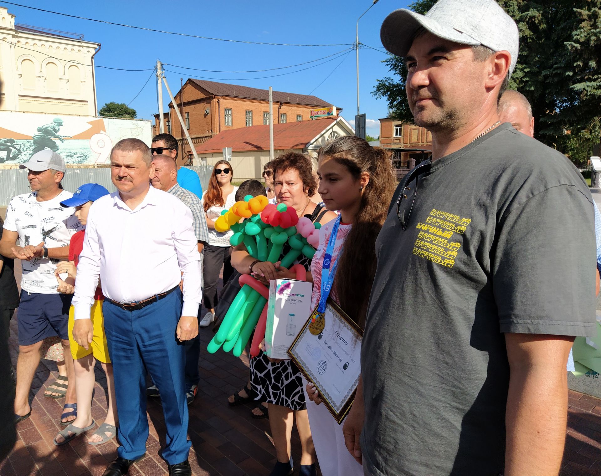 В Чистополе торжественно встретили чемпионку мира по гиревому спорту Екатерину Бурмакину