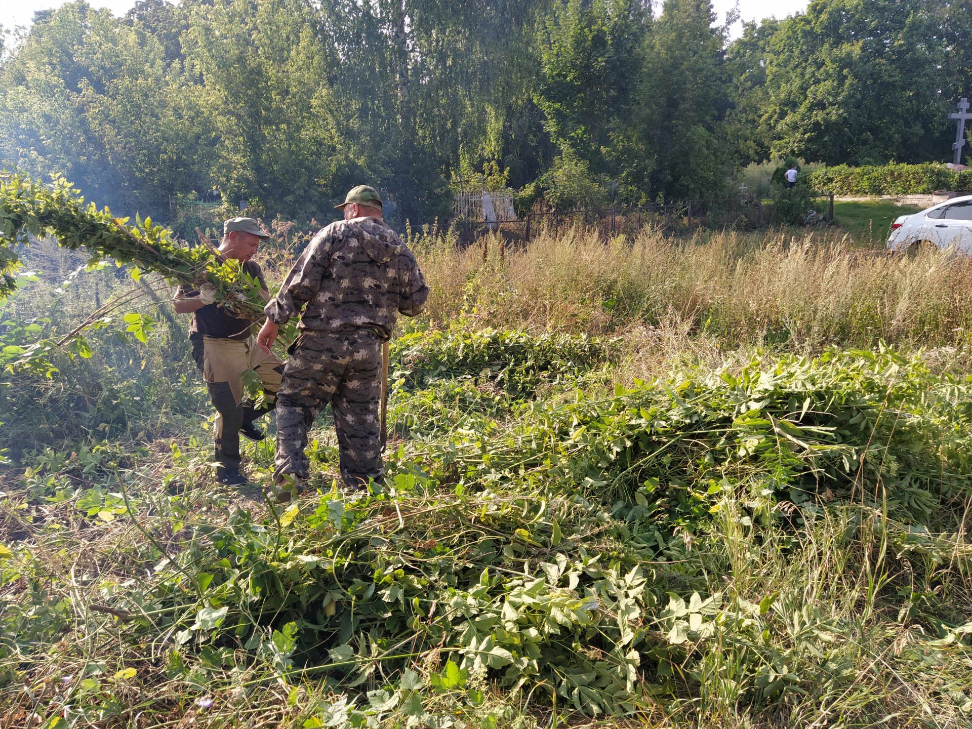 В Чистополе привели в порядок территорию рядом с Авдеевским кладбищем