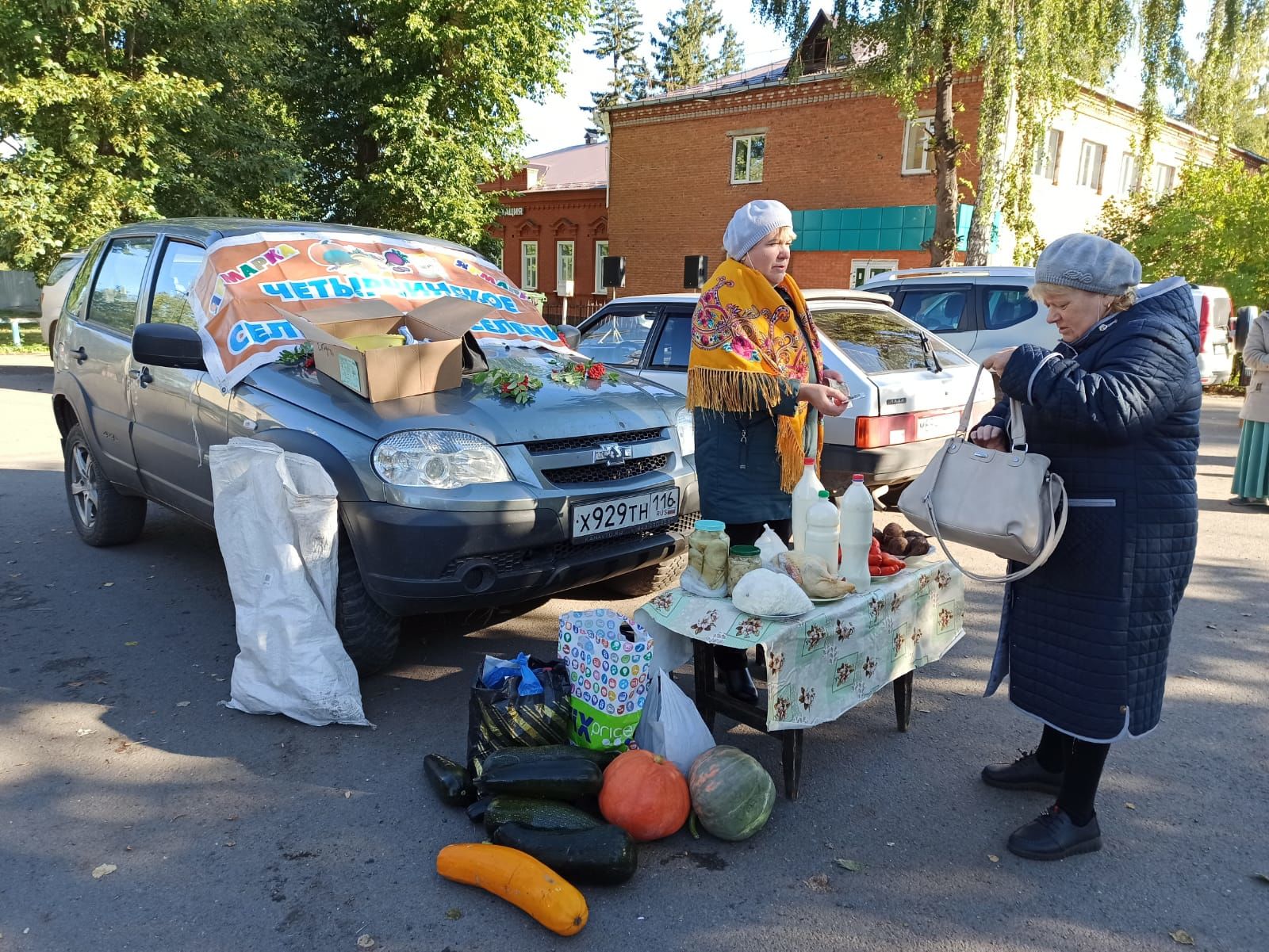 В Чистополе состоялись первые в этом году осенние сельскохозяйственные ярмарки (фоторепортаж)