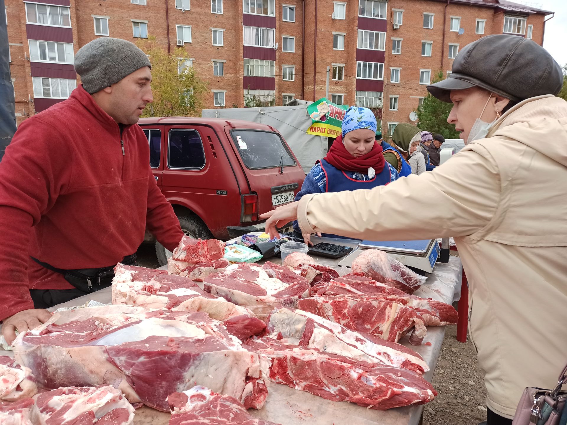 На сельхозярмарке в Чистополе особым спросом пользовались мясо и овощи