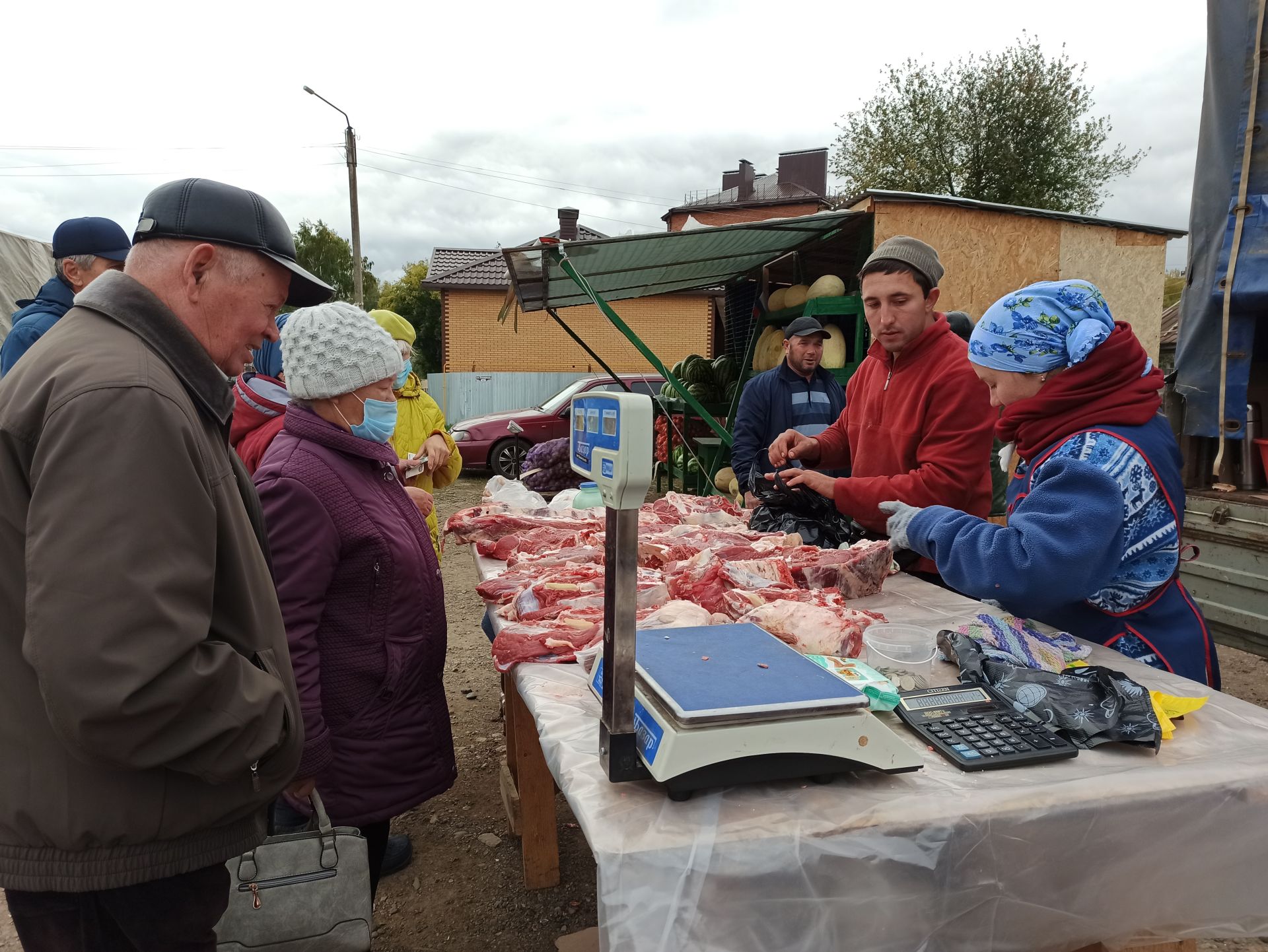 На сельхозярмарке в Чистополе особым спросом пользовались мясо и овощи