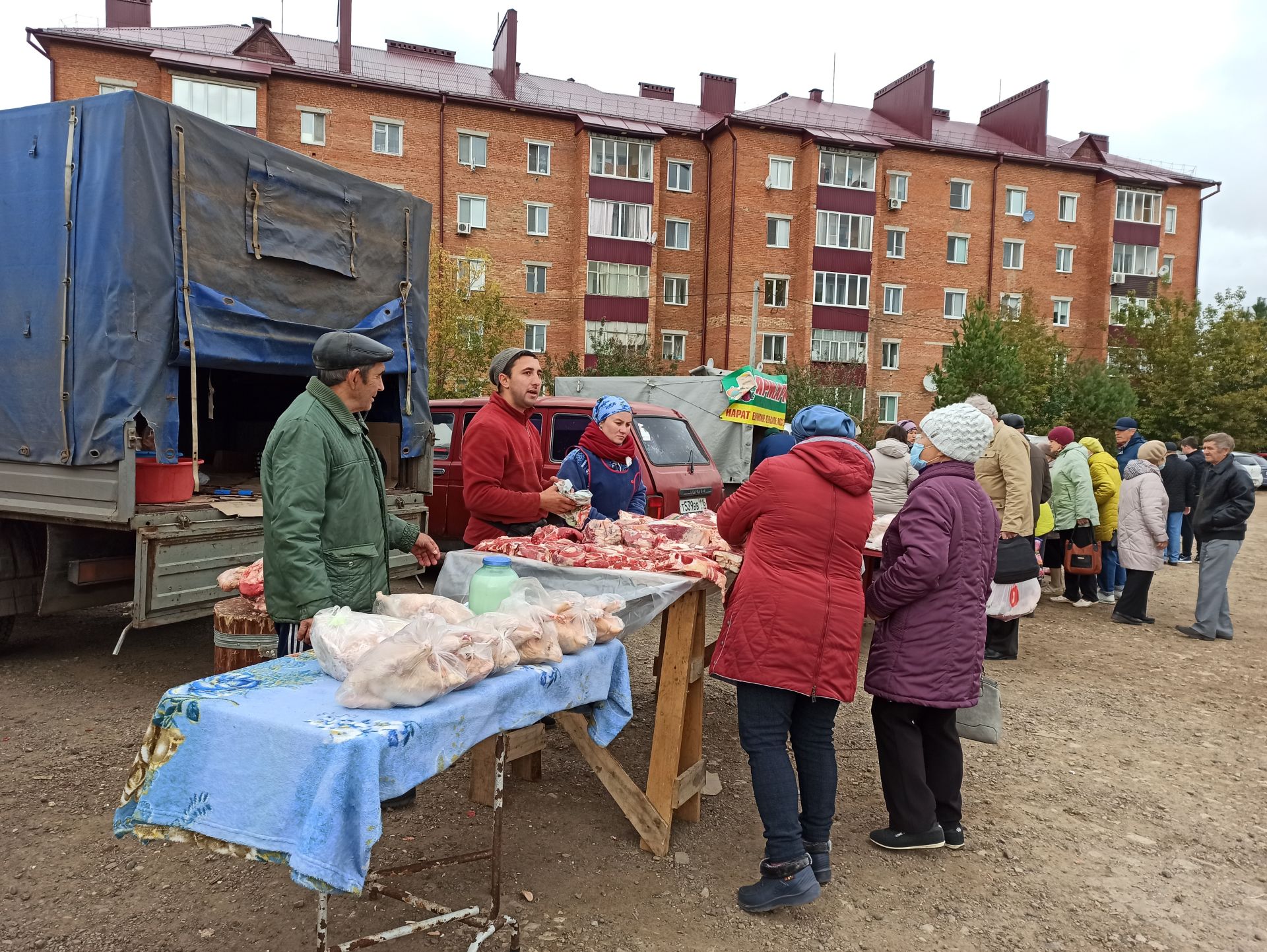 На сельхозярмарке в Чистополе особым спросом пользовались мясо и овощи