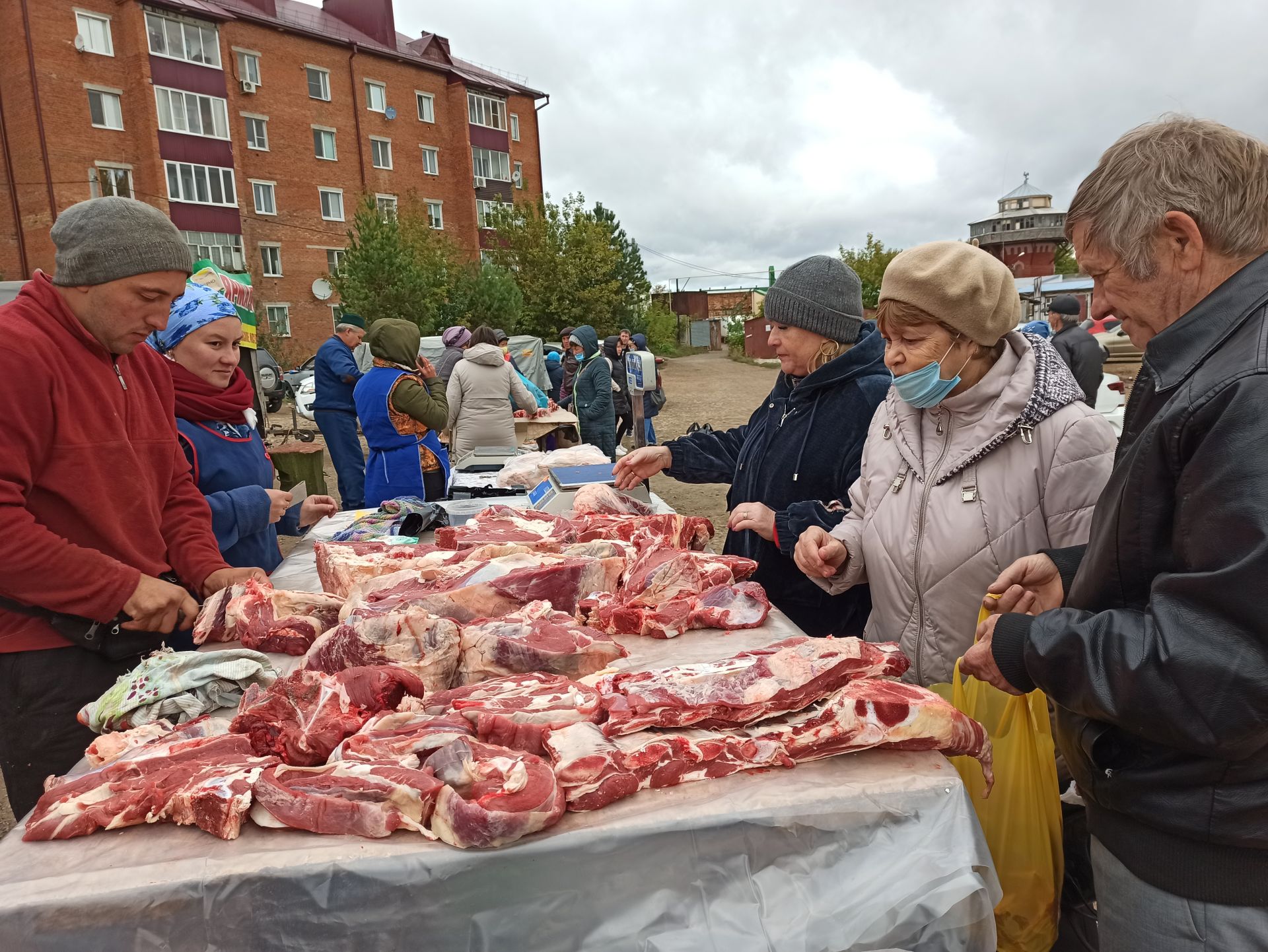 На сельхозярмарке в Чистополе особым спросом пользовались мясо и овощи