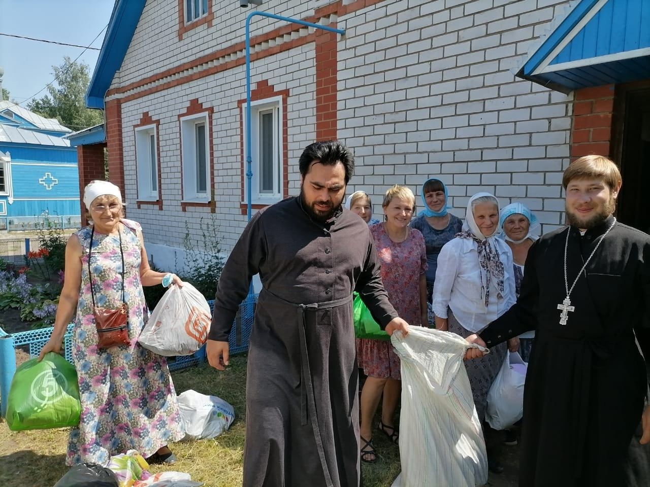 В благочиниях Чистопольской епархии активно работают пункты гуманитарной помощи