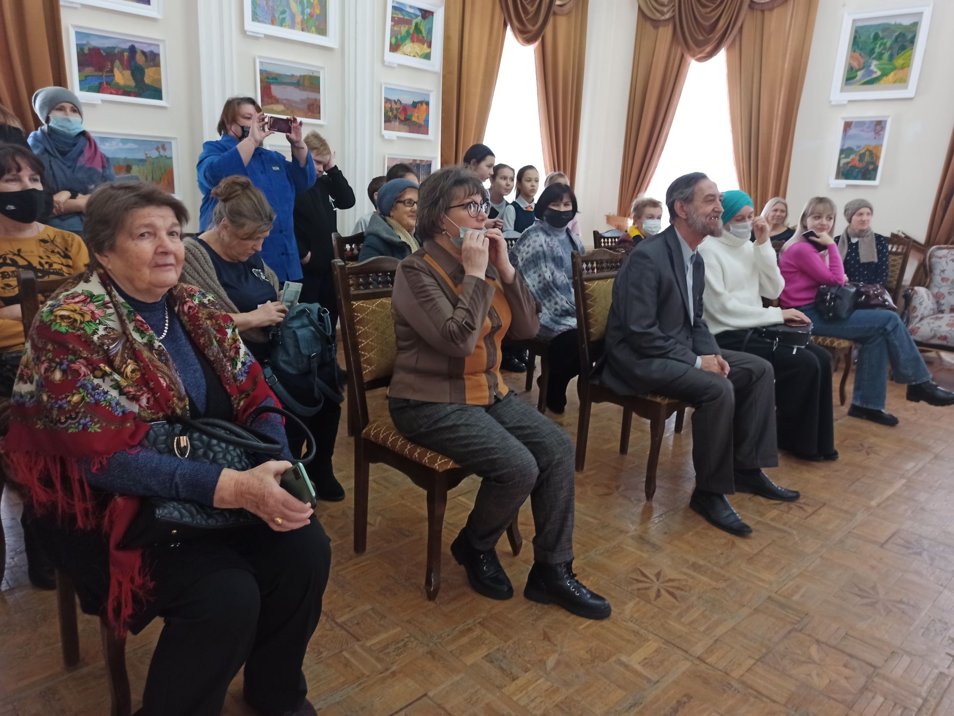 В Чистополе открылась персональная выставка художника Павла Самойлова (фоторепортаж)