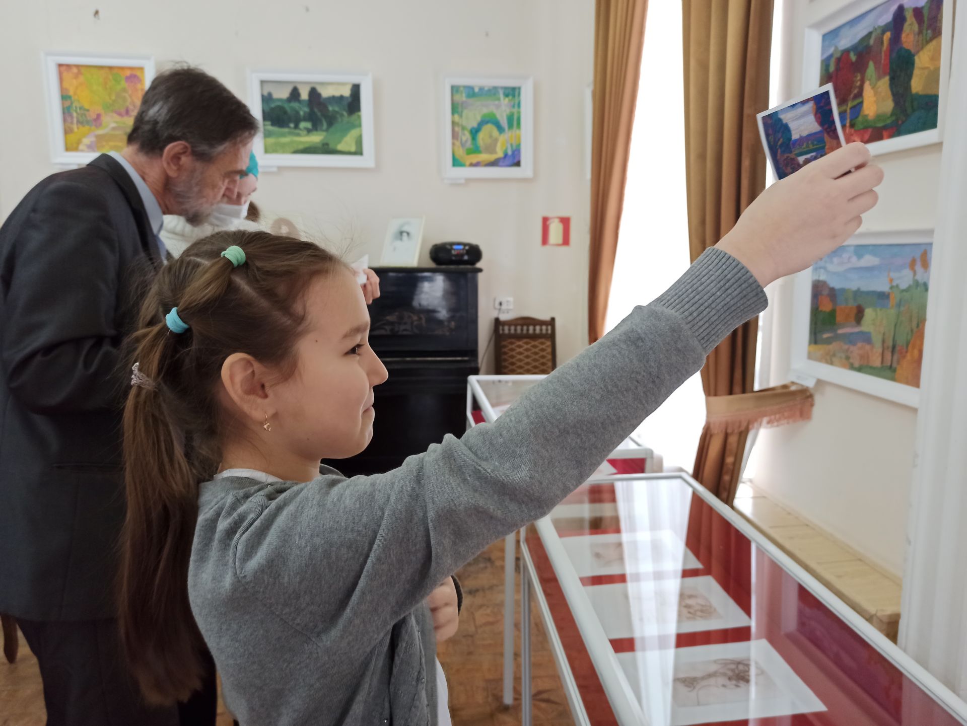 В Чистополе открылась персональная выставка художника Павла Самойлова (фоторепортаж)