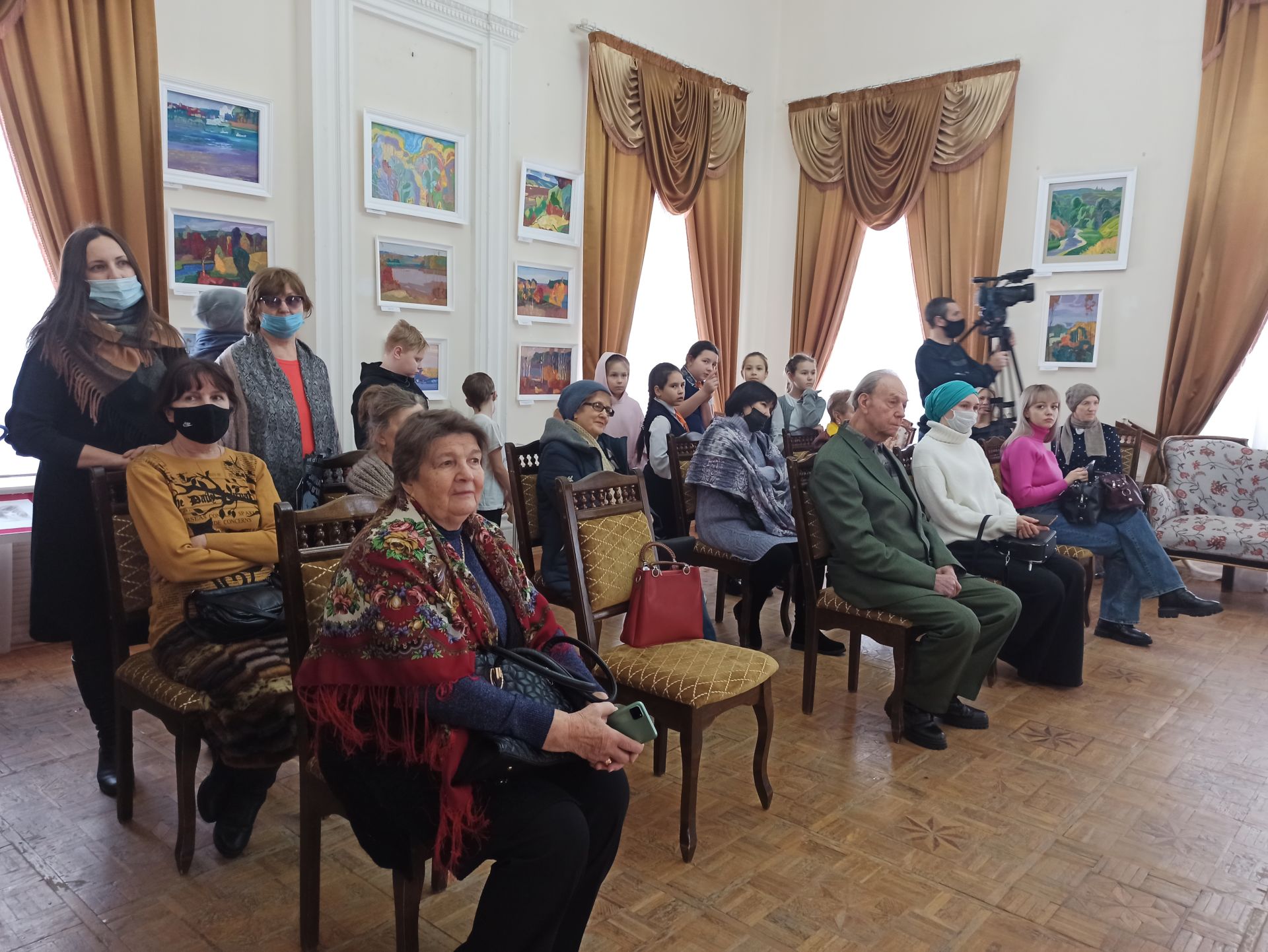 В Чистополе открылась персональная выставка художника Павла Самойлова (фоторепортаж)