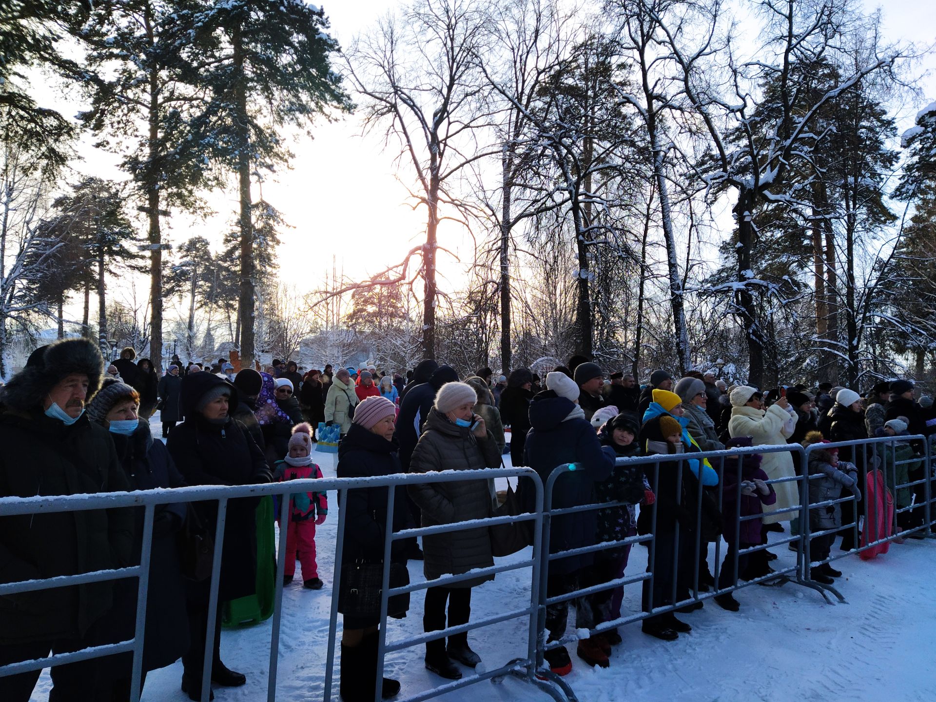 На рождественских гуляниях чистопольцы пели, танцевали и участвовали в конкурсах