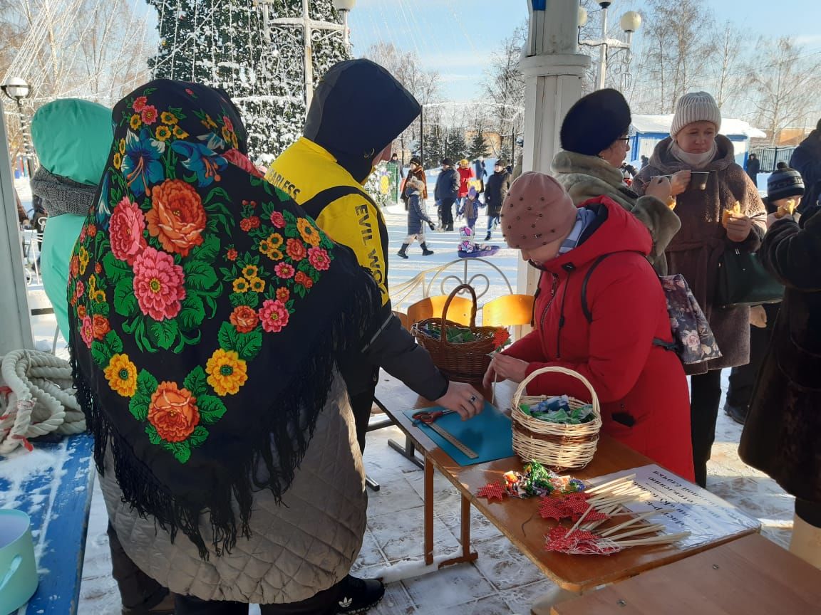 На рождественских гуляниях чистопольцы пели, танцевали и участвовали в конкурсах