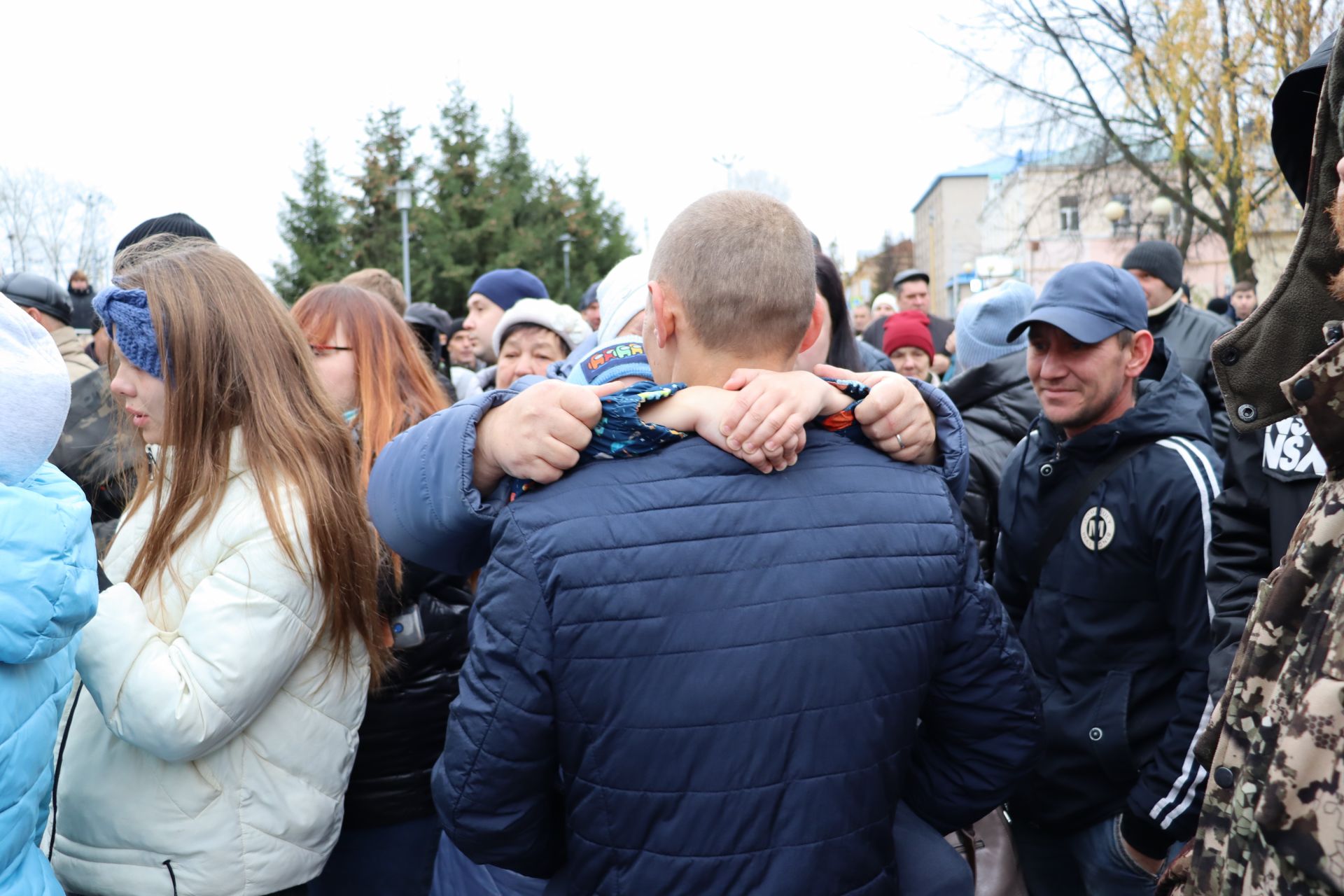 «Мама, я вернусь!»: в Чистополе состоялась очередная отправка мобилизованных граждан