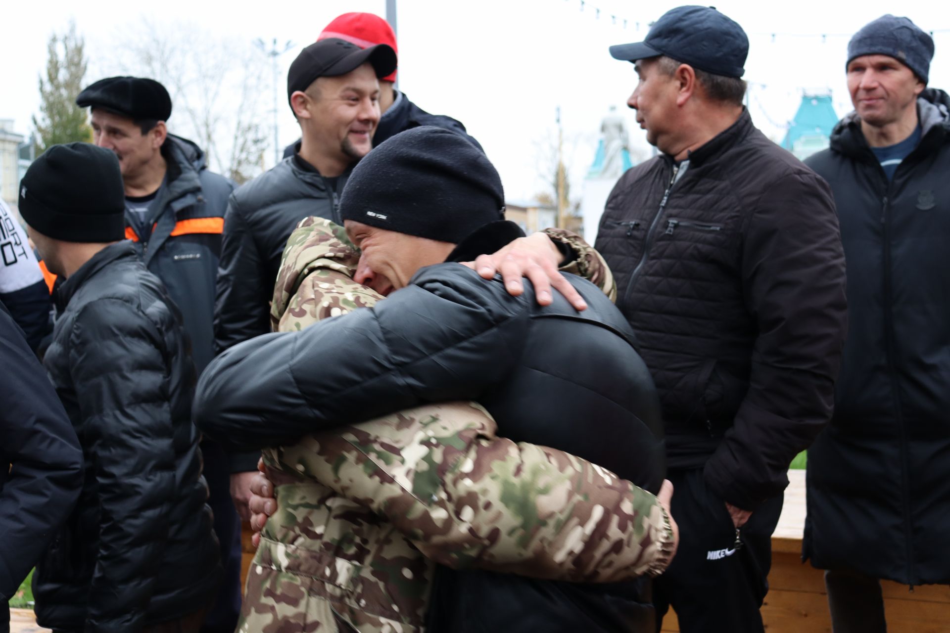 «Мама, я вернусь!»: в Чистополе состоялась очередная отправка мобилизованных граждан