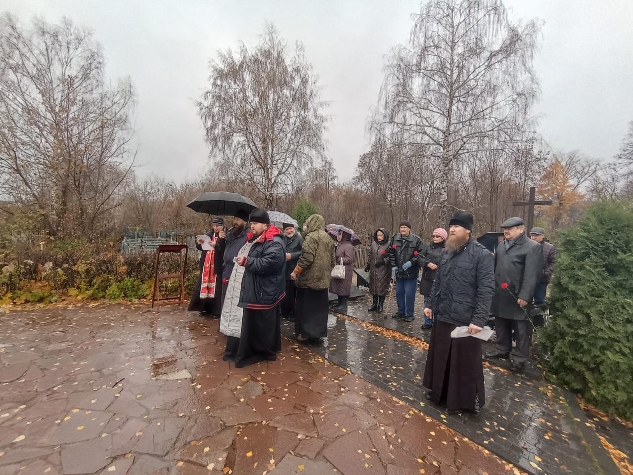 На чистопольском кладбище молитвенно почтили память жертв политических репрессий