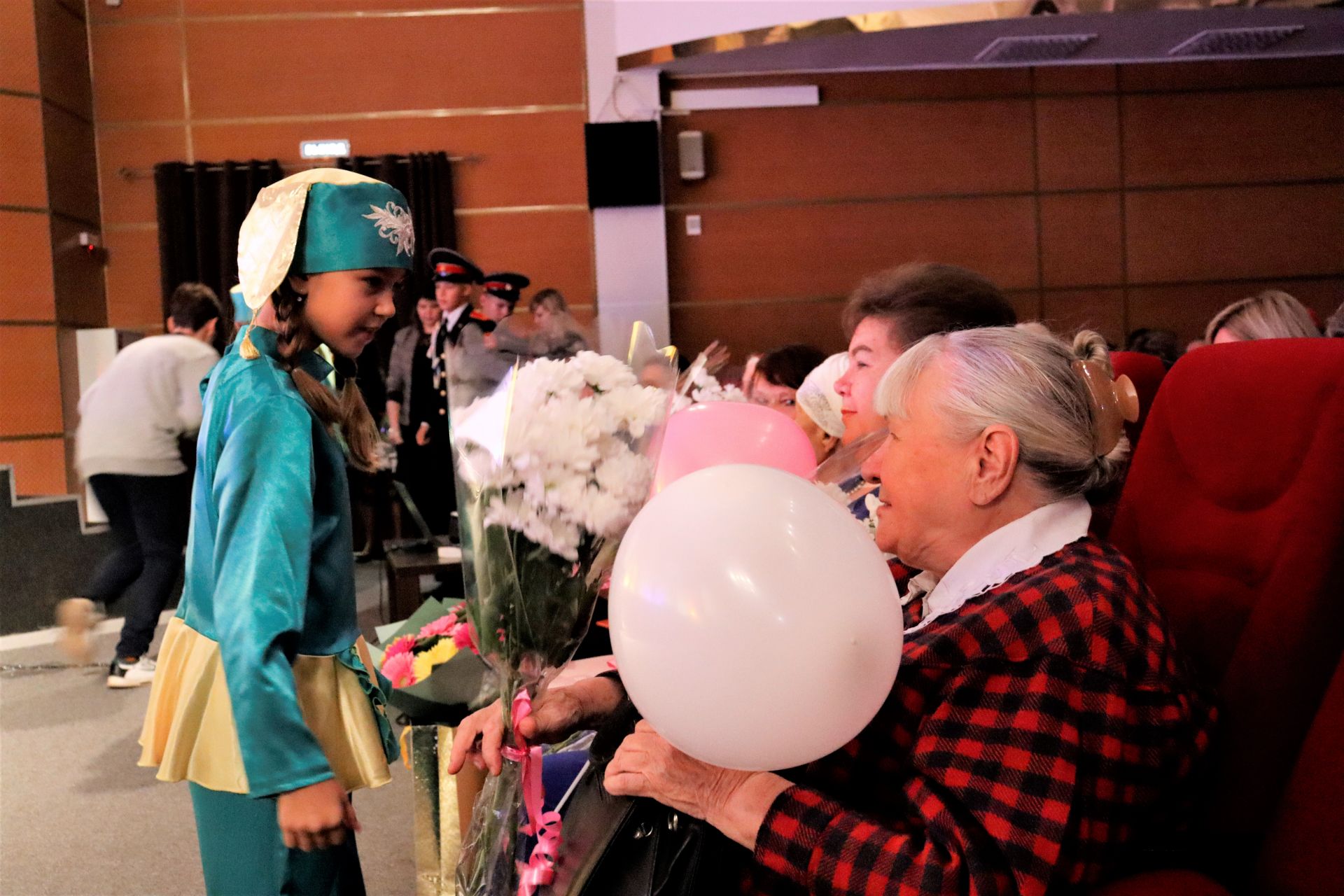 В Чистополе отпраздновали День учителя (Фоторепортаж)