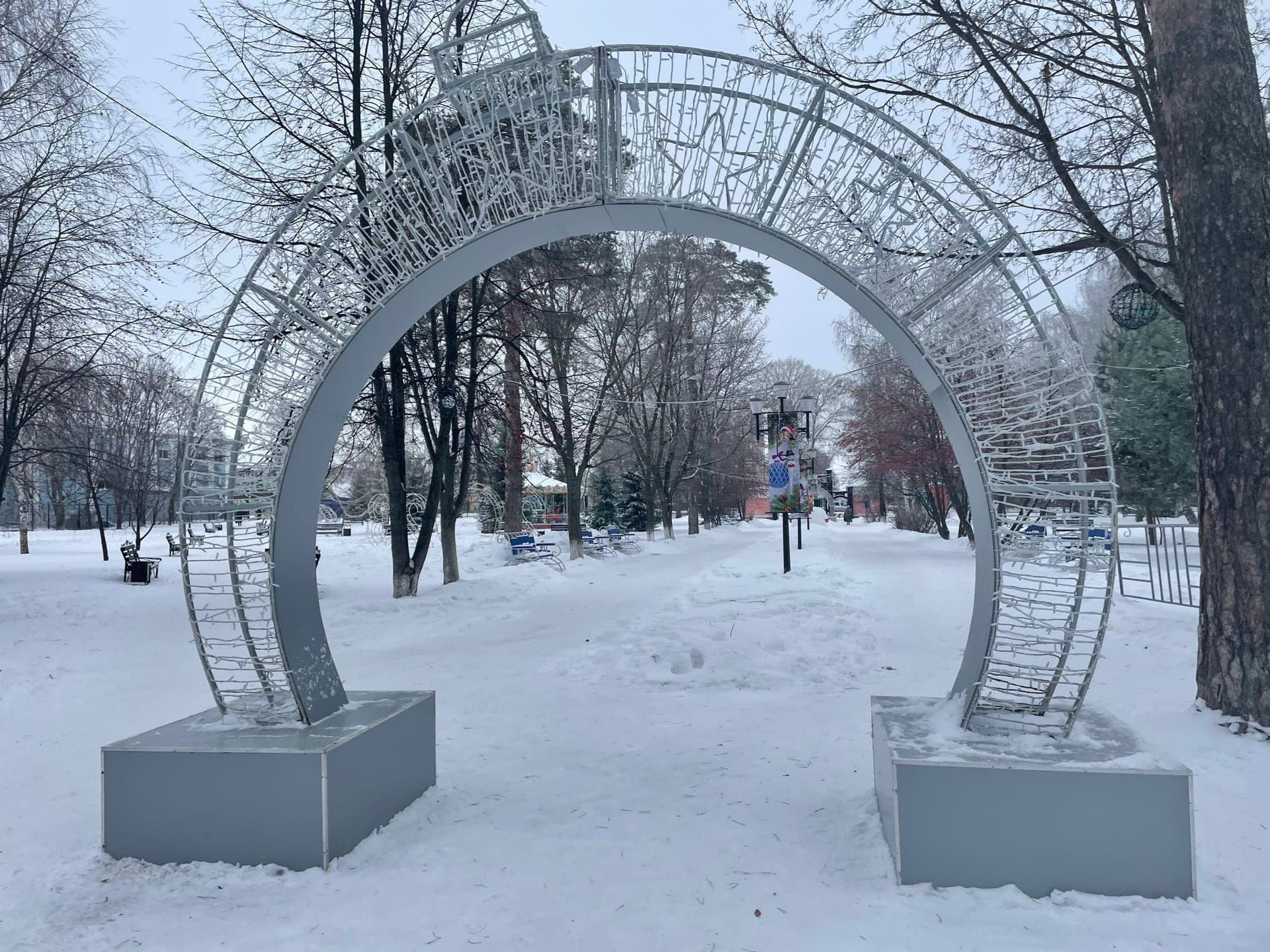 В Чистополе начали украшать Скарятинский сад