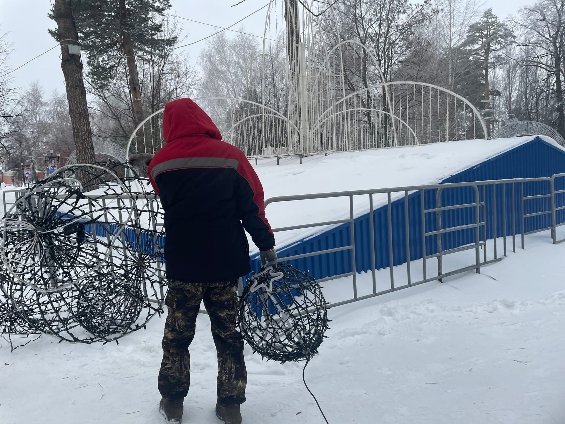 В Чистополе начали украшать Скарятинский сад