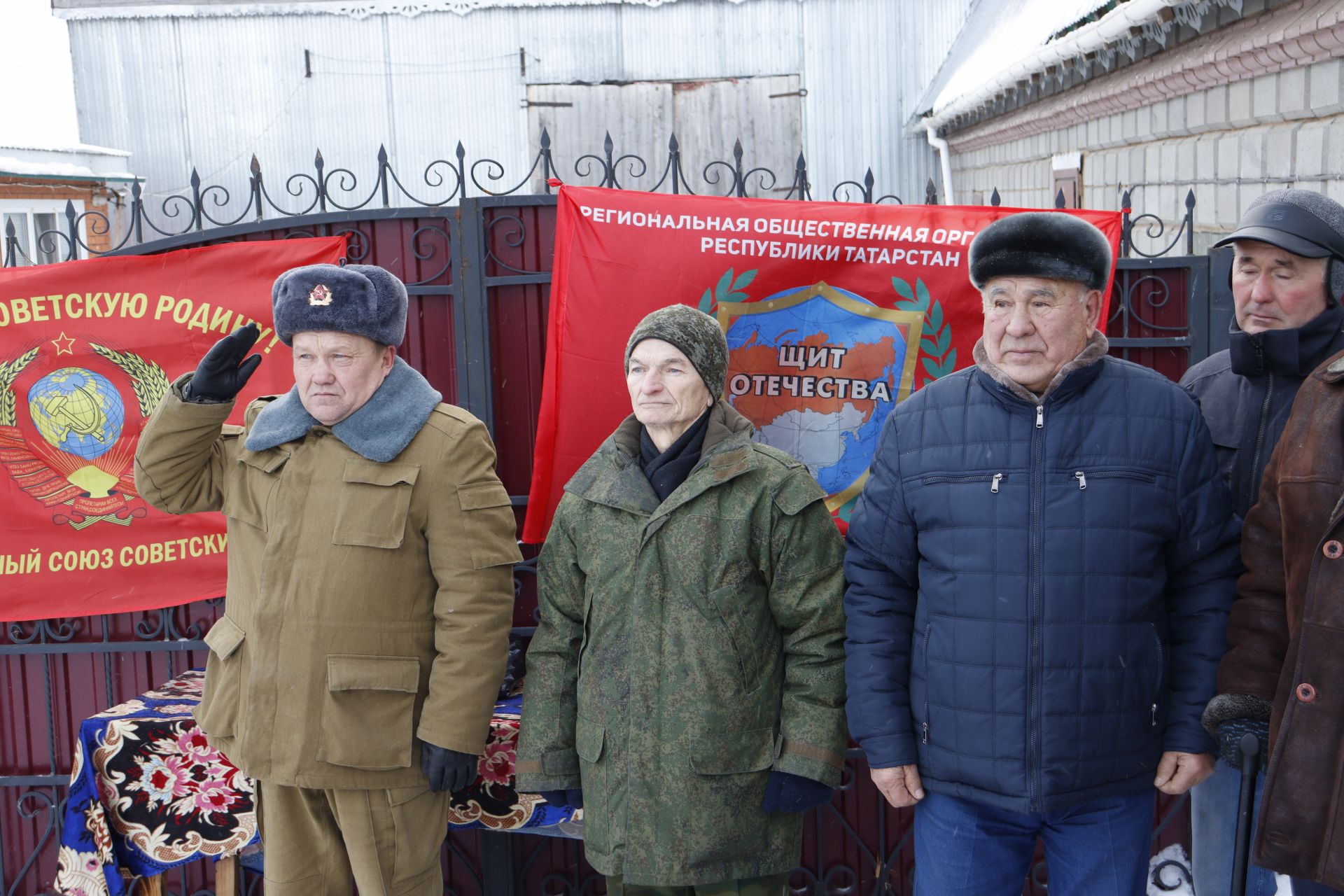 В селе Татарское Адельшино открыли мемориальную доску воину-афганцу