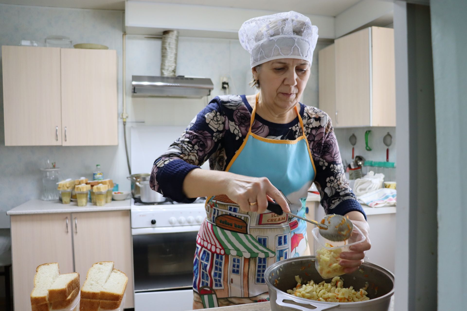 В социальной столовой при чистопольском храме организовали горячее питание для нуждающихся