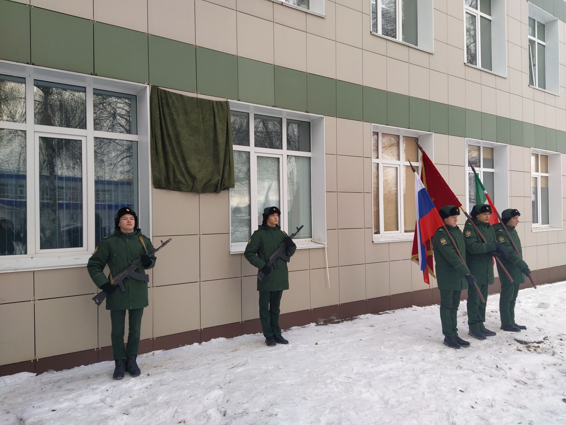 В Чистополе открыли мемориальную доску в память об участнике спецоперации Сергее Тимофеенко