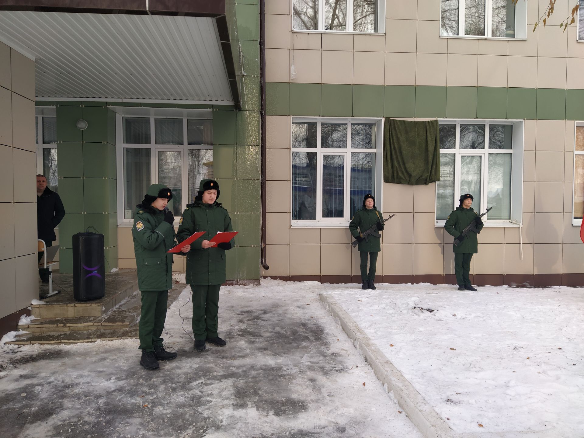 В Чистополе открыли мемориальную доску в память об участнике спецоперации Сергее Тимофеенко