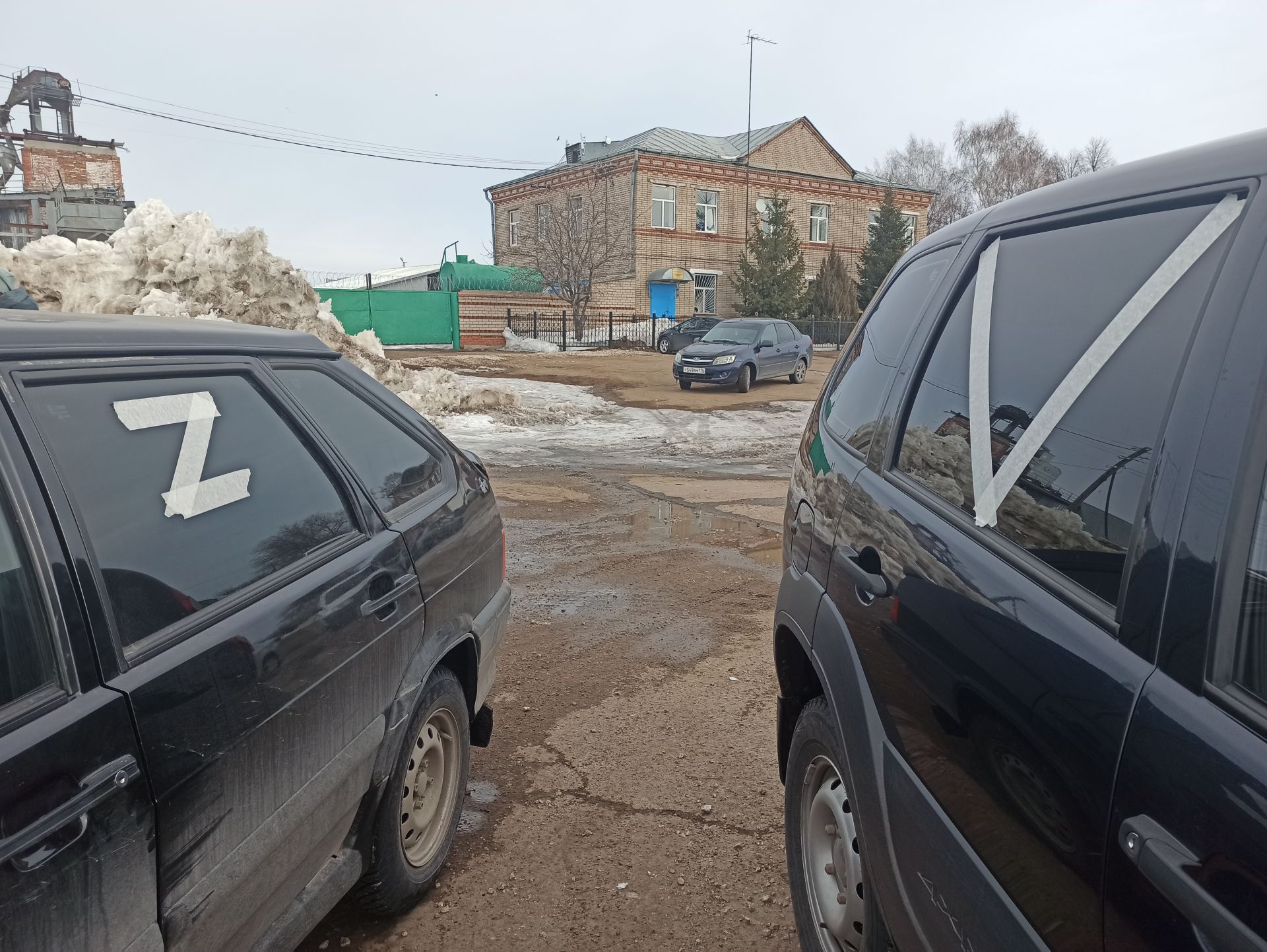 В Чистополе состоялся автопробег в поддержку российских военных (фоторепортаж)